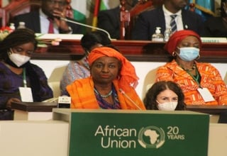 Pronunciando su Declaración en la Cumbre extraordinaria Humanitaria y de donantes de la Unión Africana.