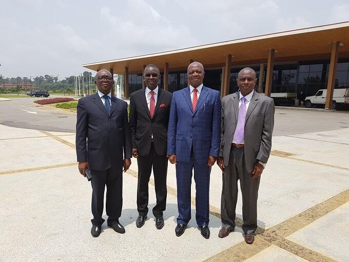 El Representante Residente del UNFPA con el Ministro de Sanidad y de Bienestar Social en la reunión del Comité de Pilotaje del UNDAF en la ciudad de Djibloho. Con motivo de la reunión del Comité de Pilotaje del UNDAF 2013-2017 