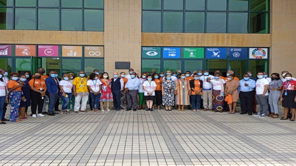 facade of the UN building with UN employees.