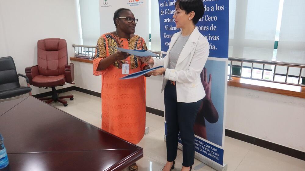  Flora Obama – Signing of the MoU between UNFPA R.R. Ms. Hind Jalal and FRS Representative Ms. Paulina Djombe