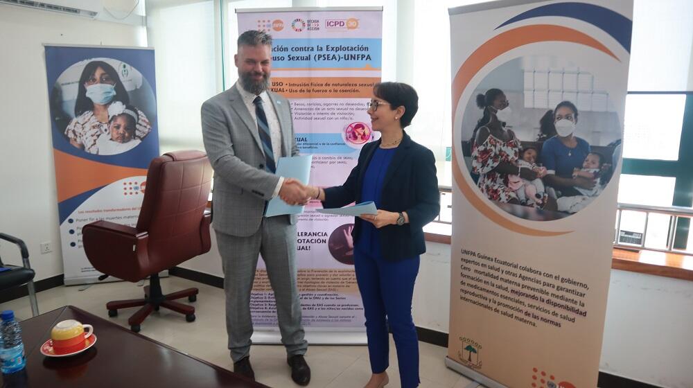 Signing of the MoU agreement between UNFPA R.R. Ms. Hind Jalal and SOS National Director Mr. José Galey.